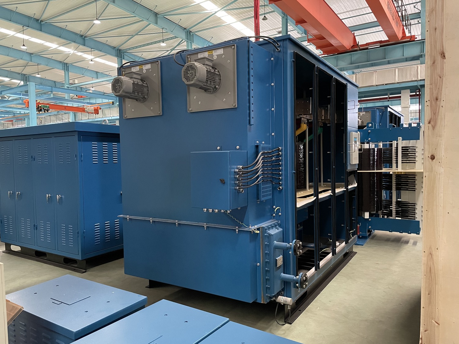 CEEG medium voltage AFWF marine transformer with VPI insulation and water-cooling system (close up).